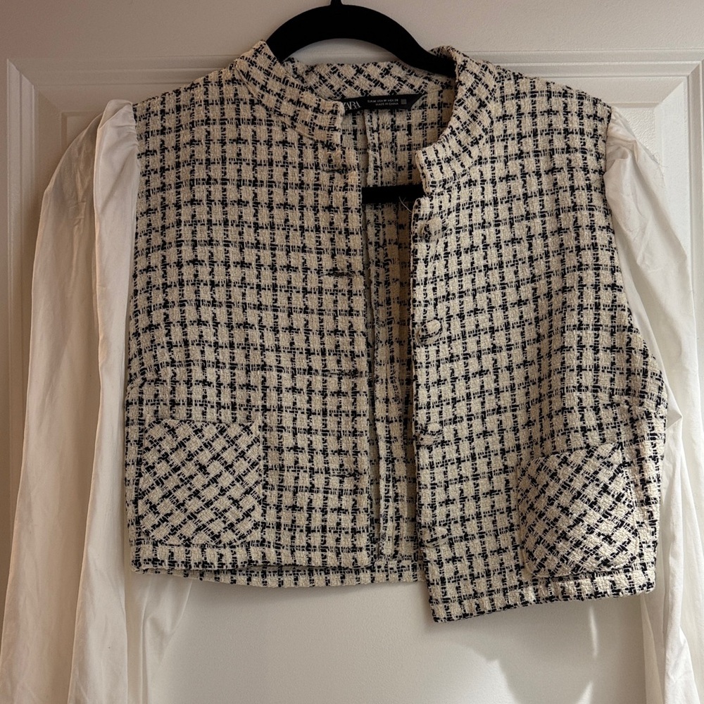 NWOT Chic Tweed Cropped Button Down Blouse - Black and Cream